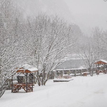 La Cabane Chez Jimmy Petit-Saguenay 外观 照片