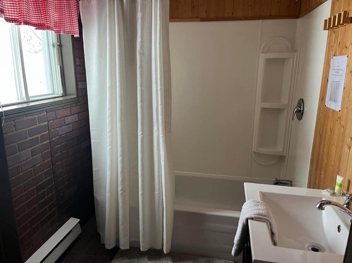La Cabane Chez Jimmy Petit-Saguenay 外观 照片